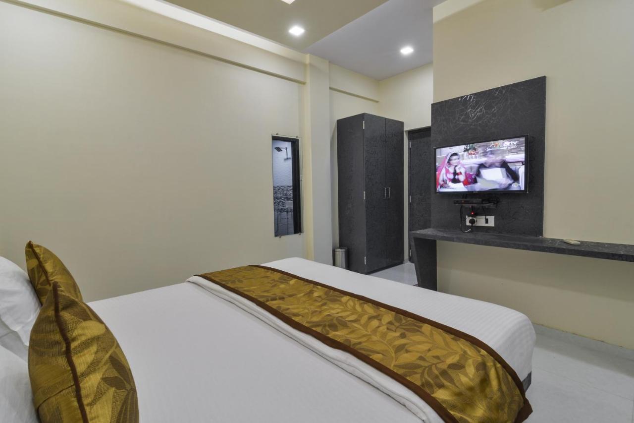 Hotel Aroma- Dadar Mumbai Exterior photo